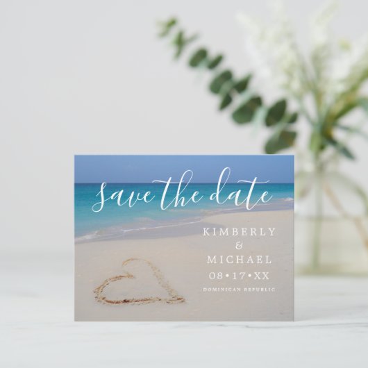 Tropisch strand met zand hart Opslaan Datum Aankondigingskaart (Staand voorkant)