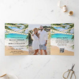Tropisch strand palmbomen slingerlichten QR-code b Drieluik Uitnodiging