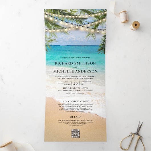 Tropisch strand snoer lichten QR-code bruiloft Drieluik Uitnodiging (Binnen)