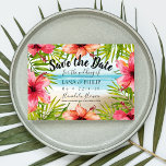 Tropisch strand van het eiland Paradise Save The Date<br><div class="desc">Tropisch sparen de datumkaarten zijn voorzien van een waterverf strand,  roze en koraal hibiscus bloemen en palmbladeren die om je namen,  trouwdatum,  locatie en trouwwebsite of andere info gaan. Achterkant is mooi oceaanblauw. Personaliseer je namen en trouwgegevens.</div>