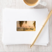 Tropisch strand, zonnebank, palmen etiket (Insitu)