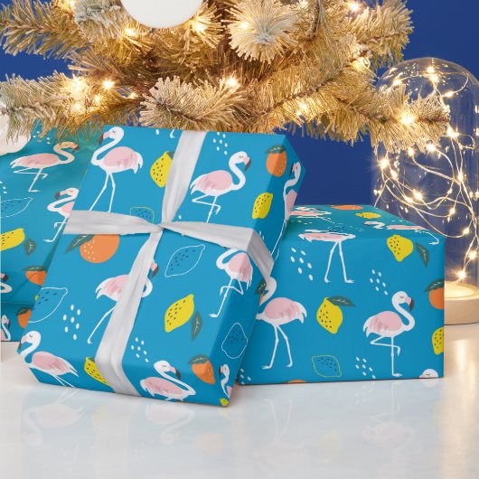 Tropisch thema Flamingo Fruits on Blue Background Cadeaupapier (Feestdagen)