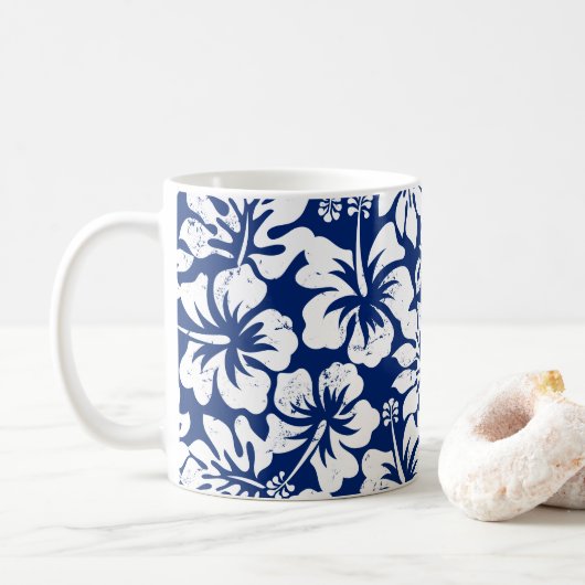 Tropisch versleten witte hibiscus koffiemok (Met donut)
