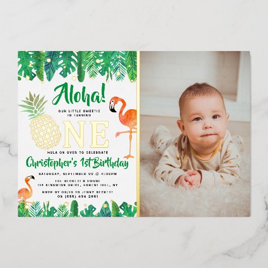 Tropisch zomerstrand Luau Boys 1st Birthday Real Folie Uitnodiging (Voorkant)