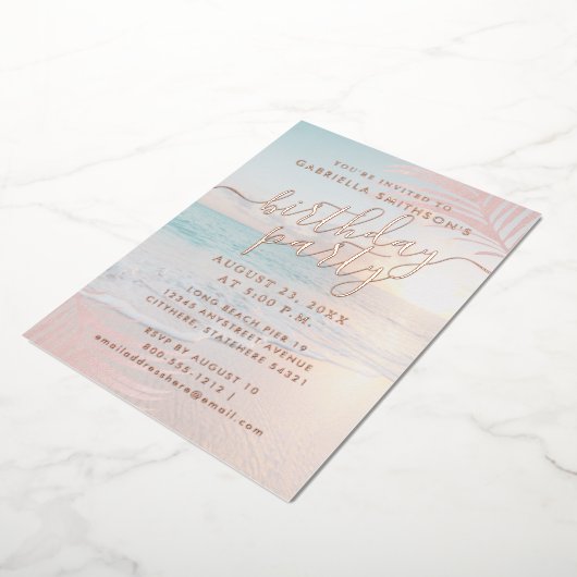 Tropisch Zonnestrand Birthday Roos Gold Folie Uitnodiging (Gedraaid)