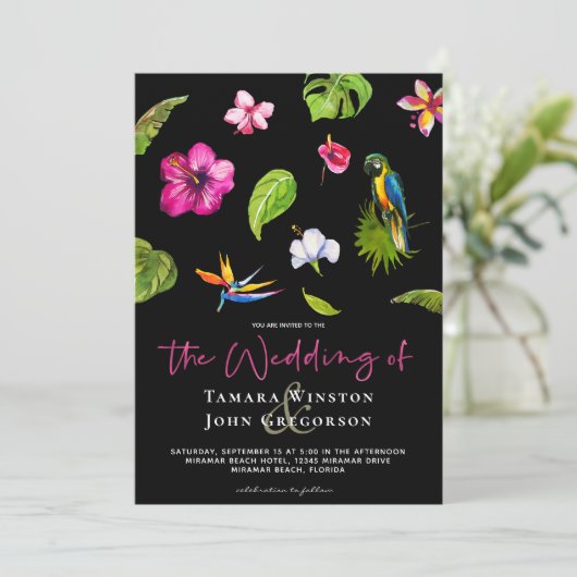 Tropisch zwart roze bloemengroen strandbruiloft kaart (Staand voorkant)