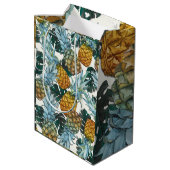 Tropische anananassen en bladeren exotische verjaa medium cadeauzakje (Achterkant Gekanteld)