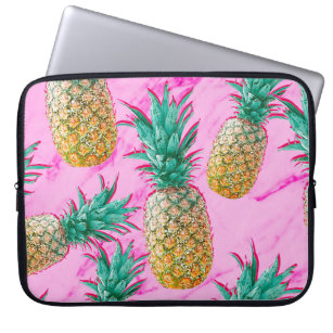 Tropische anananassen en roze marmer modern kleurr laptop sleeve