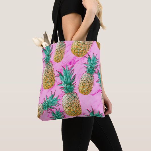 Tropische anananassen en roze marmer modern kleurr tote bag (Dichtbij)