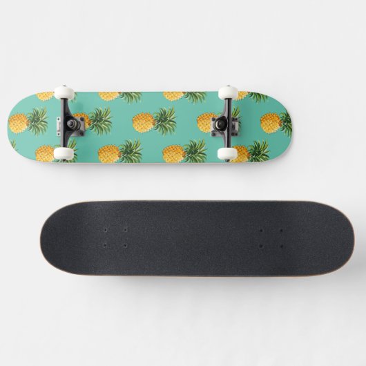 Tropische anananassen op Blauwgroen Persoonlijk Skateboard (Horizontaal)