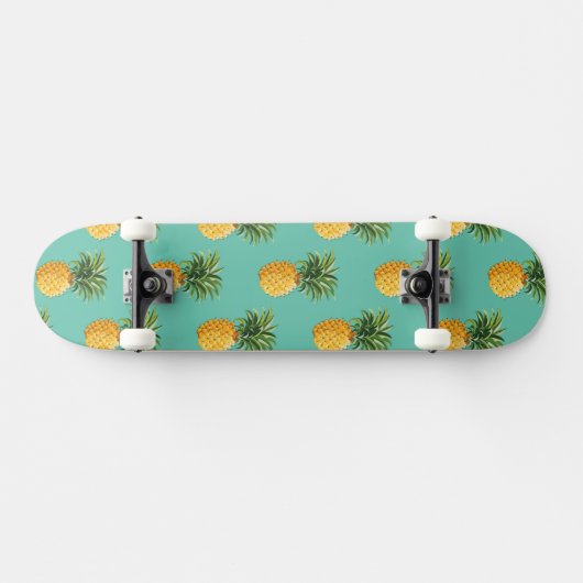 Tropische anananassen op Blauwgroen Persoonlijk Skateboard (Horizontaal)
