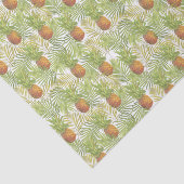 Tropische ananas op wit tissuepapier (Detail)