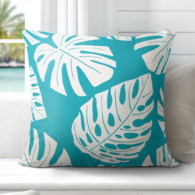 Tropische Aqua Blue Witte Palm Monstera bladeren Kussen (Elevate Your Décor: Discover our Gorgeous Coastal Throw Pillows by Totally Coast)