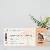 Tropische bestemming Boarding Pass Palm QR Wedding Kaart (Staand voorkant)