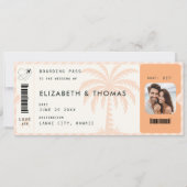 Tropische bestemming Boarding Pass Palm QR Wedding Kaart (Voorkant)