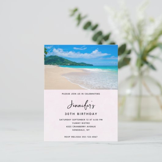Tropische bestemming Schilderachtig strand op zate Uitnodiging Briefkaart (Staand voorkant)
