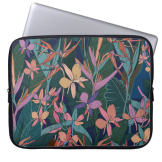 Tropische bladeren, bloemen: gevoerde . laptop sleeve