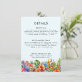 Tropische bladeren bloemenstrand bruiloft bruiloft informatiekaartje (Staand voorkant)
