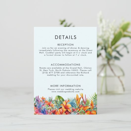 Tropische bladeren bloemenstrand bruiloft bruiloft informatiekaartje (Staand voorkant)