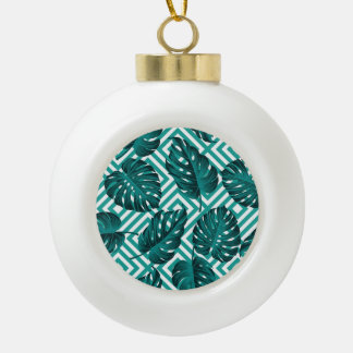 Tropische bladeren: bloemig naadloos patroon. keramische bal ornament