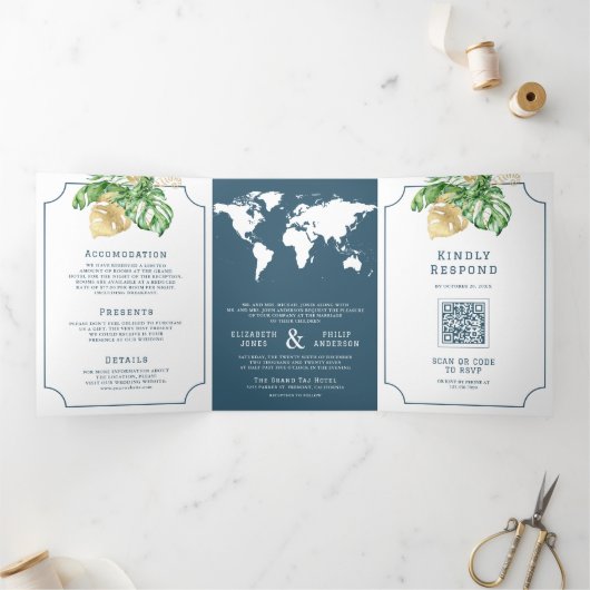 Tropische bladeren Dusty Blue Wereldkaart bruiloft Drieluik Uitnodiging (Binnen)