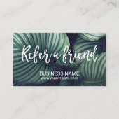 Tropische bladeren Elegant Script Salon Spa Referr Aanbevelingskaartje (Voorkant)