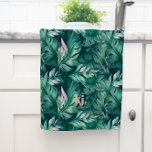 Tropische bladeren roze & groene monogram theedoek<br><div class="desc">Een trendy weelderige groen monogram ontwerp met grote typografie initialen in een klassiek lettertype met jouw naam hieronder op roze en groene bladachtergrond. Voeg uw aangepaste formulering toe aan dit ontwerp door gebruik te maken van de "Edit this design sjabloon"-vakken aan de rechterkant van het item of klik op de...</div>