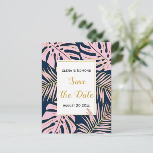 Tropische bladeren roze, marineschandbruiloft Spar Aankondigingskaart (Staand voorkant)