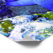 Tropische blauwe staartvis die op onderzeese koraa poster (Hoek)