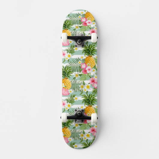 Tropische bloemen en ananas op Blauwgroen strepen Skateboard (Voorkant)
