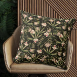 Tropische bloemen en groen zwart kussen<br><div class="desc">Een mooi patroon van tropische bloemen en groen op zwart,  dit kussen is verkrijgbaar in verschillende maten en materialen en is een leuke aanvulling op uw interieur. OVEREENKOMENDE objecten in onze winkel.</div>
