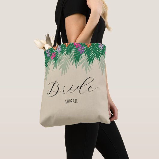 Tropische bloemen en palmtakken bruid tote bag (Dichtbij)