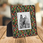 Tropische Bloemen Familie Foto Keepsake Plaque Fotoplaat<br><div class="desc">Gemaakt om dimensionaal te kijken, een rood tropisch floreel patroon op zwarte achtergrond creëer een prachtig lijst voor je favoriete foto op deze tafelblad met een ingebouwde esel. Het afbeelding wordt direct op het hardboard geplaatst voor een verbluffend scherp afbeelding met een gemakkelijk schoon veegdoppervlak. Geweldig als geschenk of om...</div>