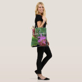 Tropische bloemen gepersonaliseerd tote bag (Op model)