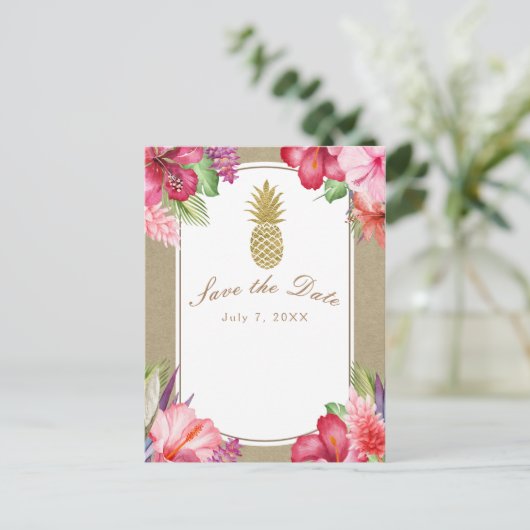 Tropische Bloemen & Gouden Ananas Save the Date Aankondigingskaart (Staand voorkant)