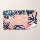 Tropische bloemen roze gepersonaliseerd Monogram Bad Handdoek (Handdoek)