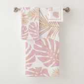 Tropische blush roze, gouden bladeren en monogram bad handdoek (Insitu)