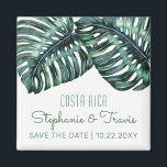 Tropische bruiloft Monstera Save the Date Magneet<br><div class="desc">Tropische bruiloft bespaart de date magnet met grote monstera bladeren en retro mod strand-town-geïnspireerde typografie.</div>
