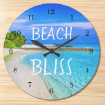 Tropische buikblaasjes grote klok<br><div class="desc">Voor degenen die dromen van stranden! Denk aan je droom! Deze klok is versierd met een mooie strandscène en de woorden Beach Bliss. Pas het aan met je eigen woorden en foto als je dat wilt.</div>