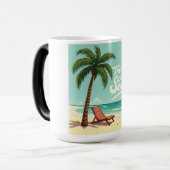 Tropische Chill – Palm Tree & Beach Chair T-shirt Magische Mok (Voorkant links)