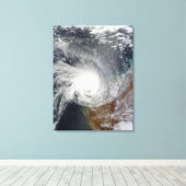Tropische cycloon Carlos Canvas Afdruk (Insitu (Houten vloer))
