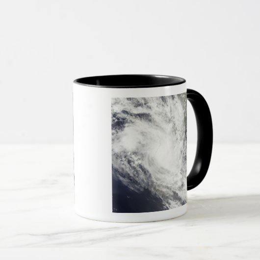 Tropische cycloon Fami hangt boven Madagaskar Mok (Voorkant rechts)