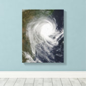Tropische cycloon Favio over Mozambique Canvas Afdruk (Insitu (Houten vloer))