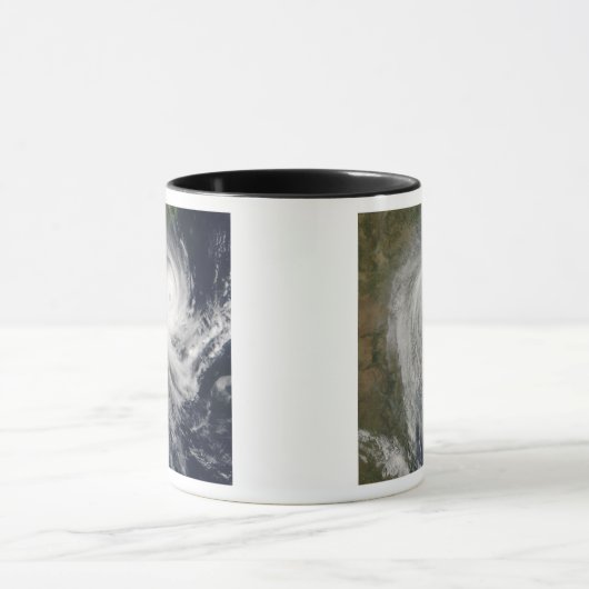 Tropische cycloon Favio over Mozambique Mok (Midden)