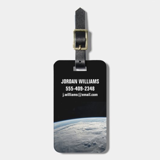 tropische cycloon idai boven de kust van afrika. bagagelabel (Voorkant verticaal)