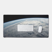 tropische cycloon idai boven de kust van afrika. bureaumat (Keyboard & Muis)