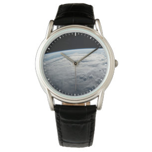 tropische cycloon idai boven de kust van afrika. horloge