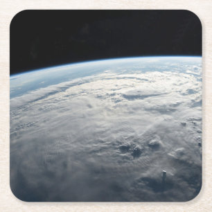 tropische cycloon idai boven de kust van afrika. kartonnen onderzetters