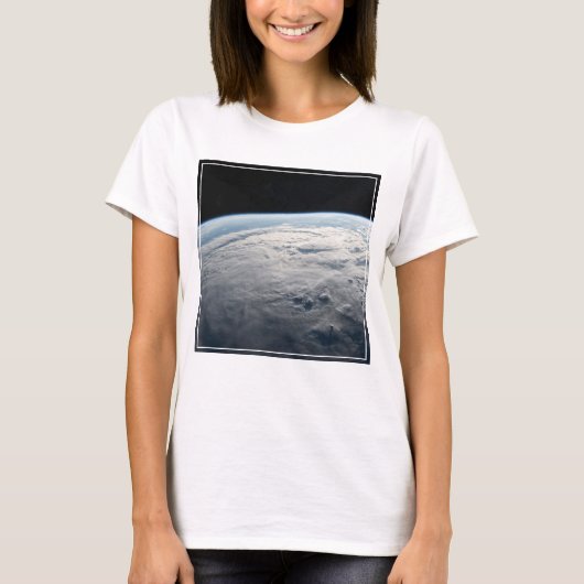 tropische cycloon idai boven de kust van afrika. t-shirt (Voorkant)