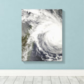 Tropische cycloon Ivan nadert Madagaskar Canvas Afdruk (Insitu (Houten vloer))